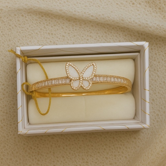 eye candy Jewelry - Eye Candy Gold Butterfly Bracelet